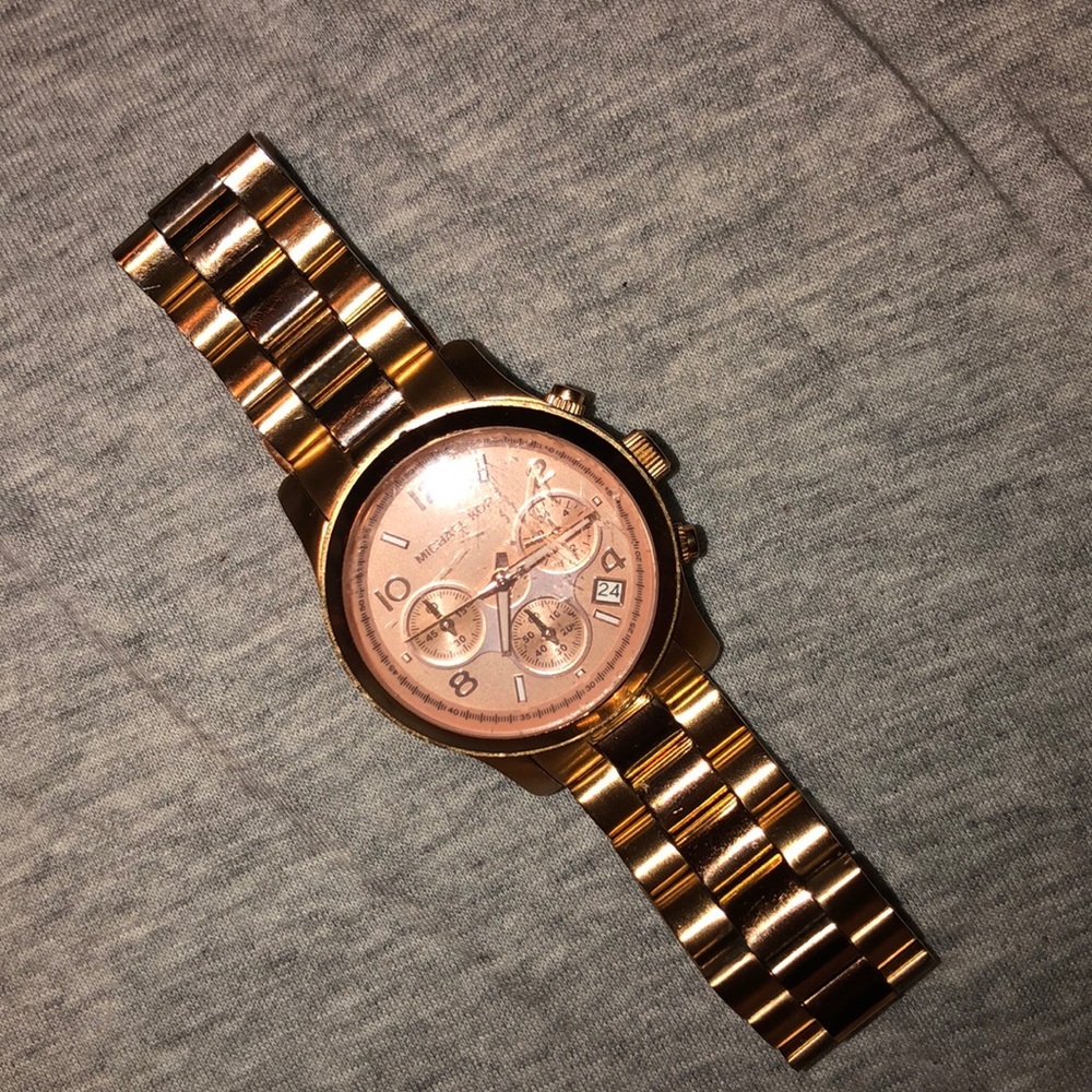 Micheal Kors Rose Gold Watch - Picture 1 of 3